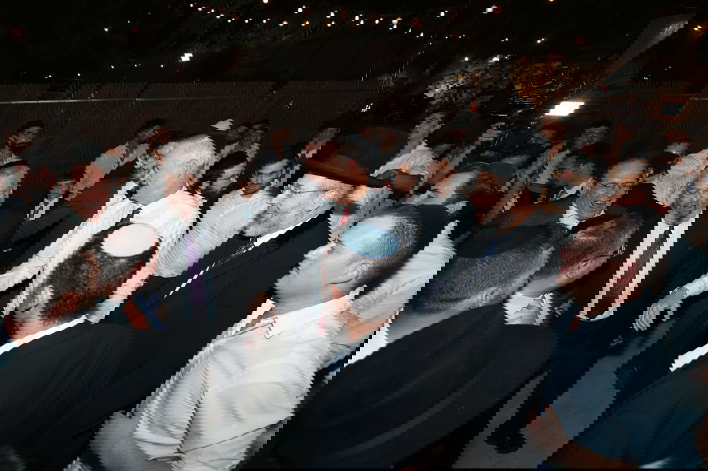 שייח'ים מדובאי רקדו בחתונת בתה של עומר ינקלביץ • צפו