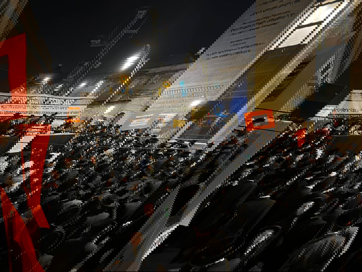 העצרת, הלילה בירושלים