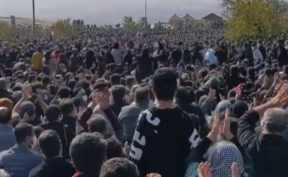 "מוות לדיקטטור"; המחאות באיראן מסלימות ומגיעות לשיא