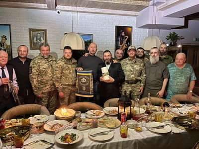 נכתבו אותיות לספר תורה שישמש חיילים אוקראינים בחזית