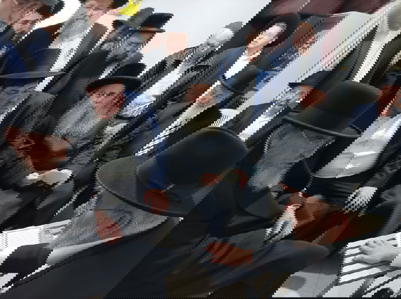 הגרב"מ אזרחי בניחום האבלים