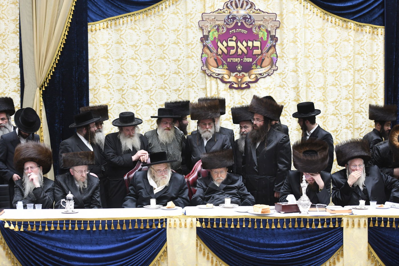 תיעוד: שמחת החתונה בחצרות ביאלא - אשלג - קאמרנא