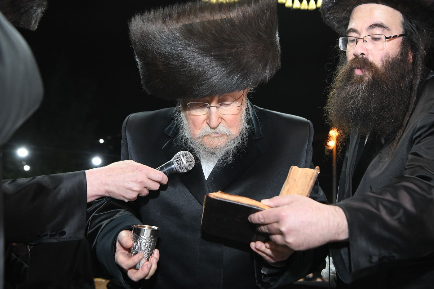 תיעוד: שמחת החתונה בחצרות ביאלא - אשלג - קאמרנא