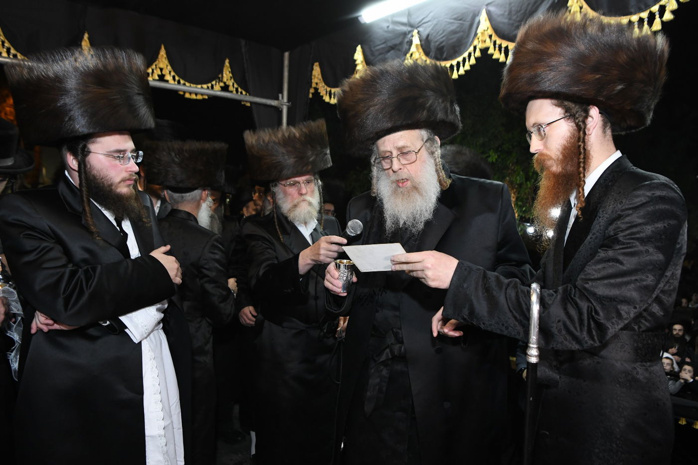 תיעוד: שמחת החתונה בחצרות ביאלא - אשלג - קאמרנא