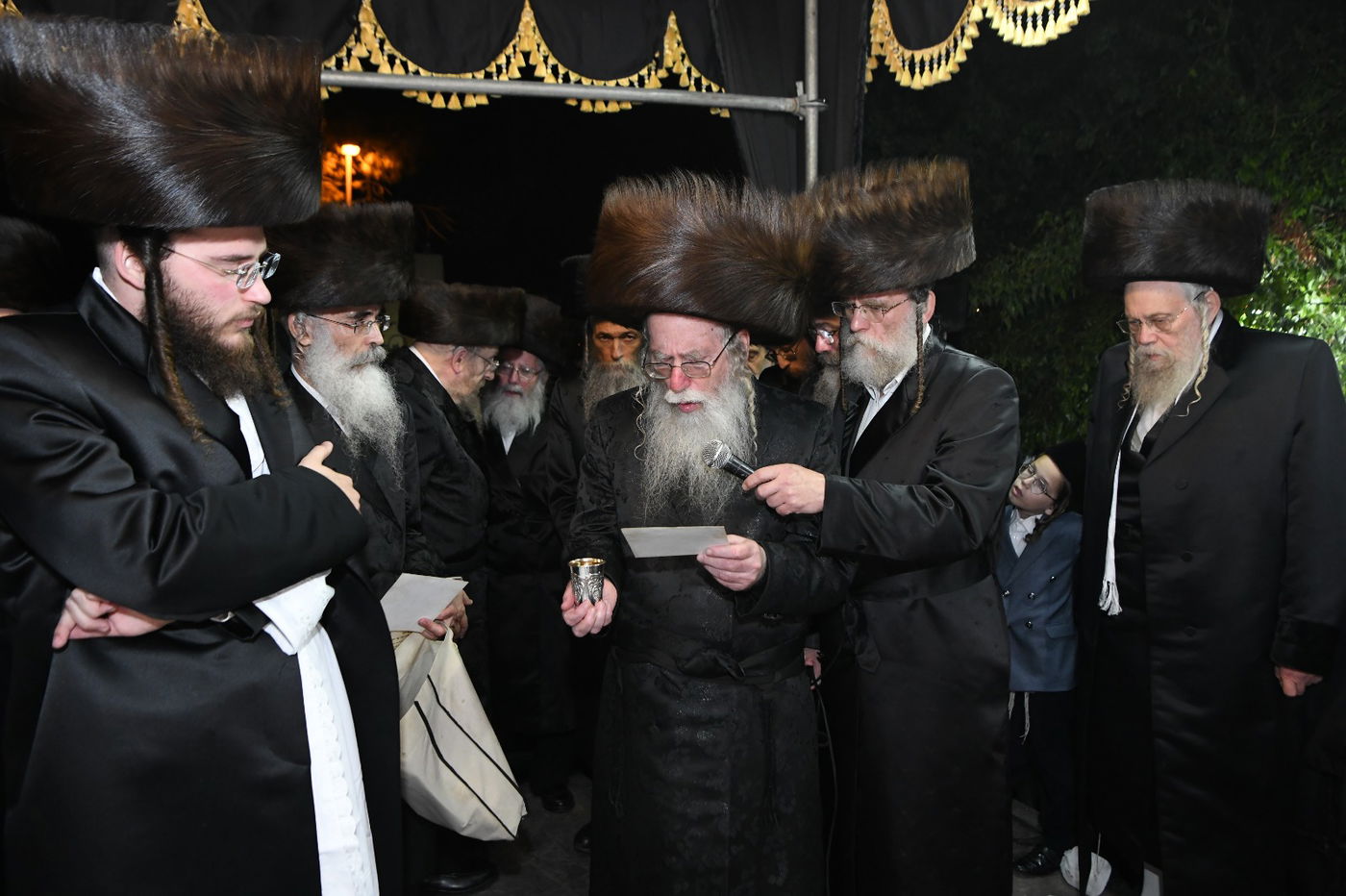 תיעוד: שמחת החתונה בחצרות ביאלא - אשלג - קאמרנא