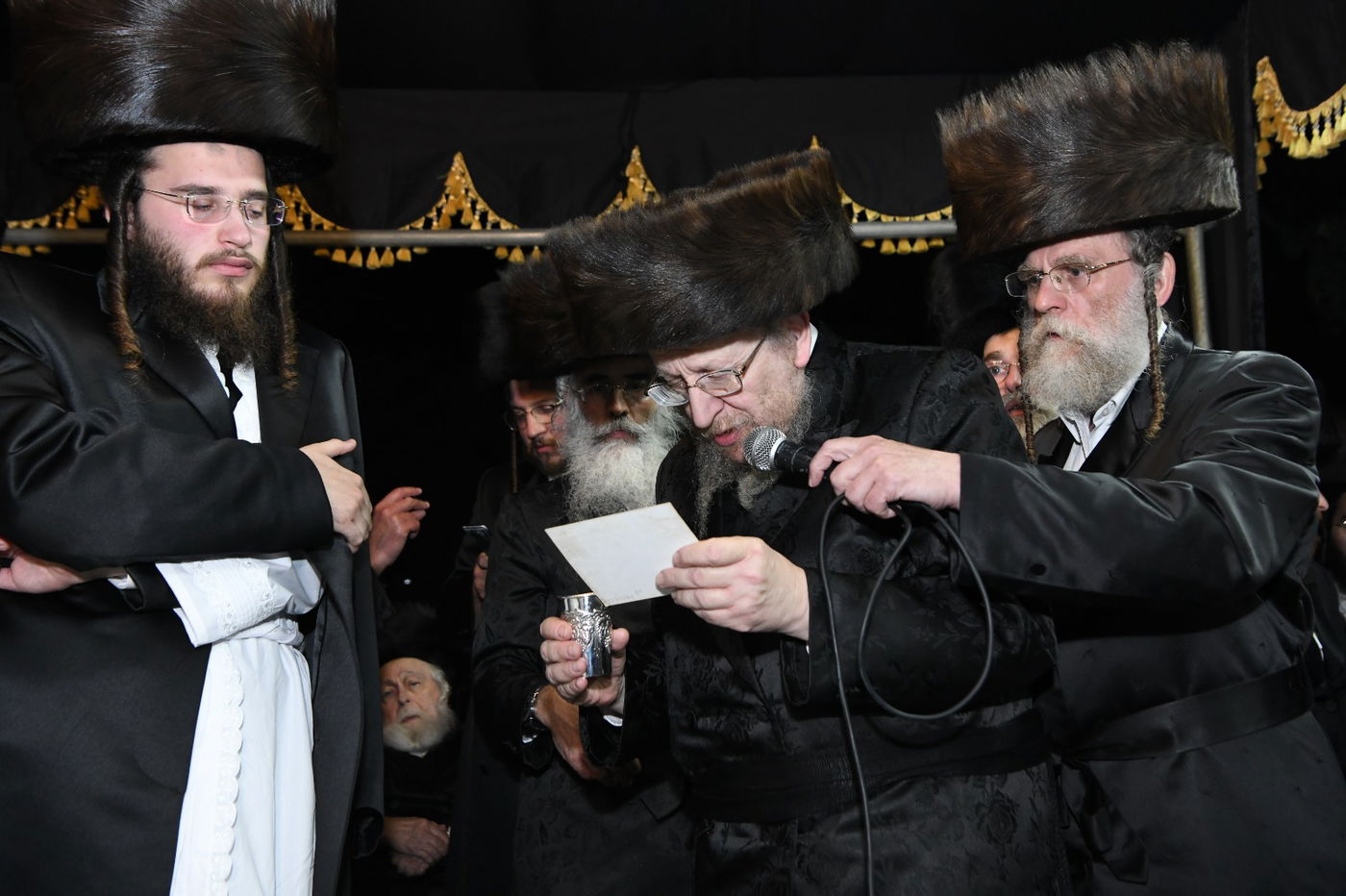 תיעוד: שמחת החתונה בחצרות ביאלא - אשלג - קאמרנא