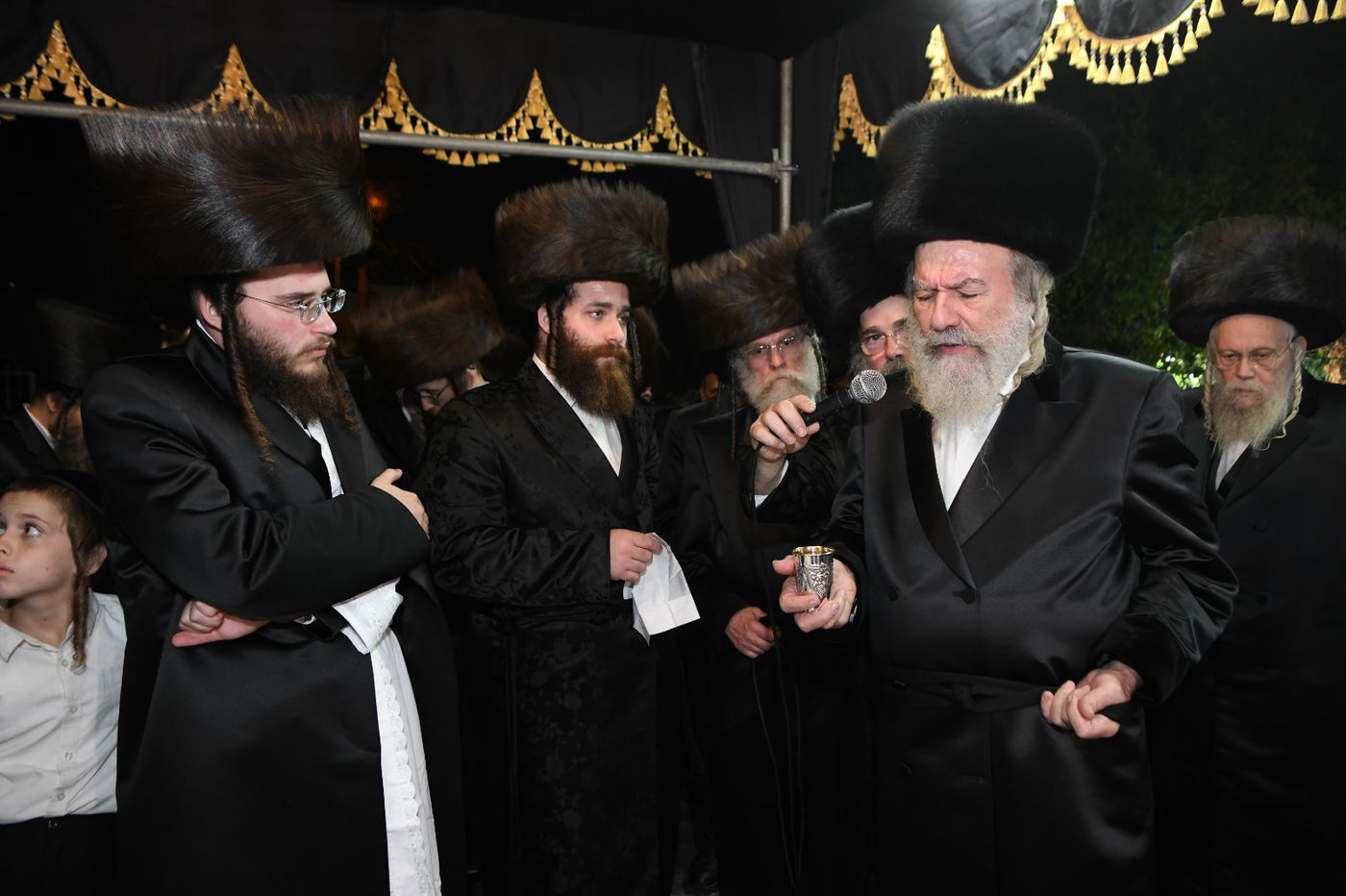 תיעוד: שמחת החתונה בחצרות ביאלא - אשלג - קאמרנא