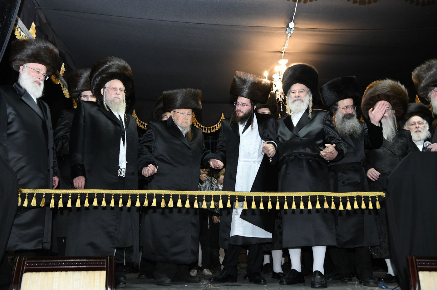 תיעוד: שמחת החתונה בחצרות ביאלא - אשלג - קאמרנא