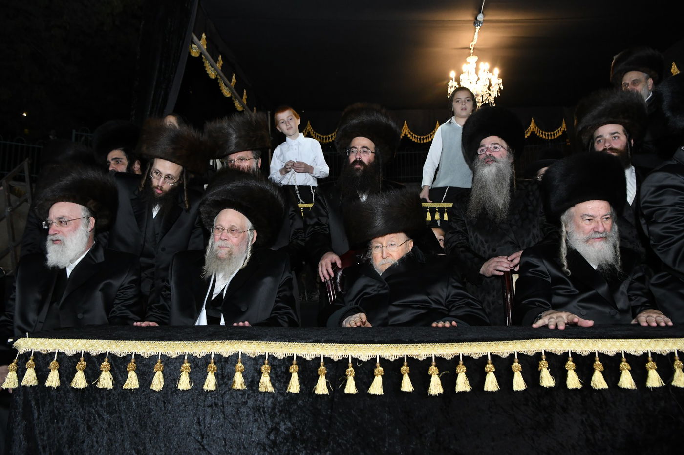 תיעוד: שמחת החתונה בחצרות ביאלא - אשלג - קאמרנא