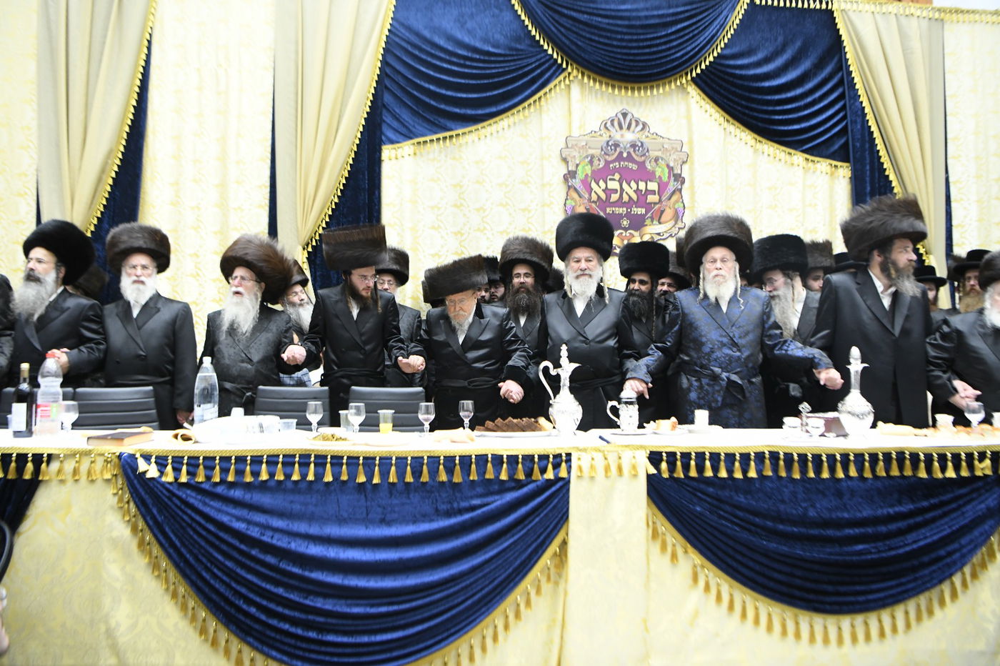 תיעוד: שמחת החתונה בחצרות ביאלא - אשלג - קאמרנא