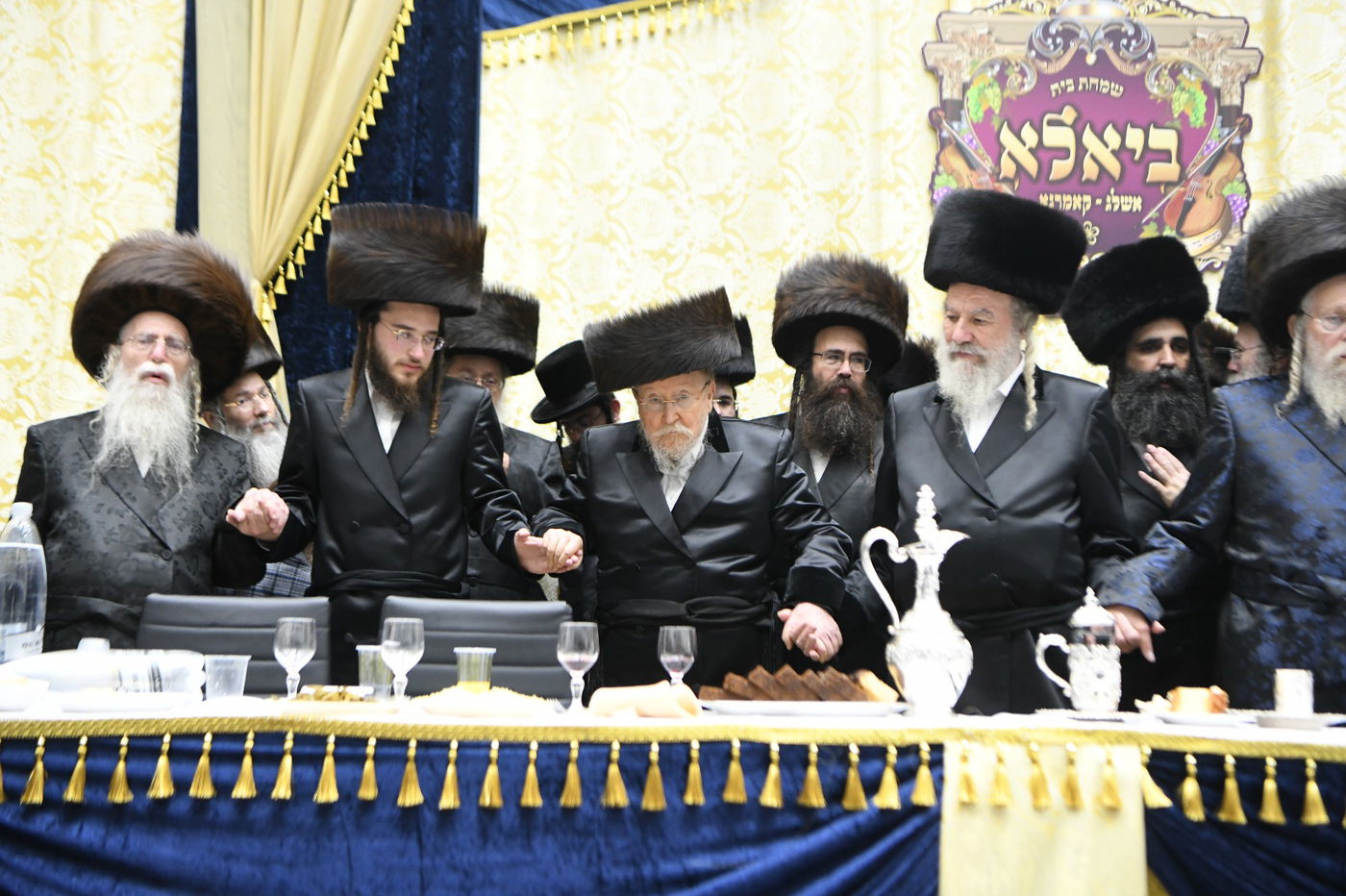 תיעוד: שמחת החתונה בחצרות ביאלא - אשלג - קאמרנא