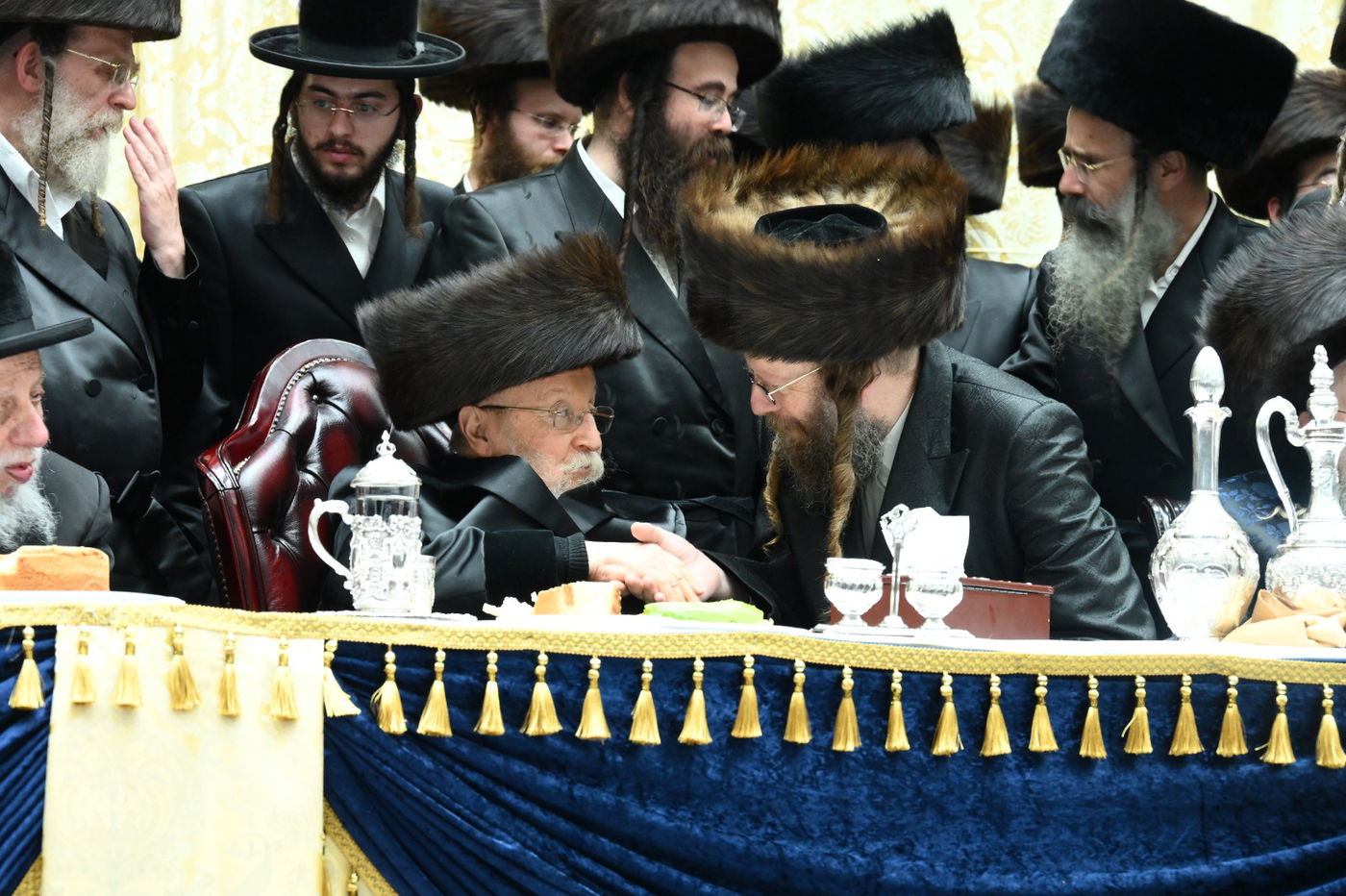 תיעוד: שמחת החתונה בחצרות ביאלא - אשלג - קאמרנא