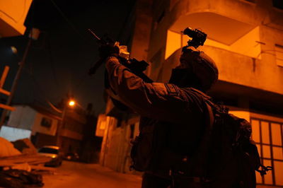 שמונה מבוקשים נעצרו, הכוחות ירו לעבר מחבלים