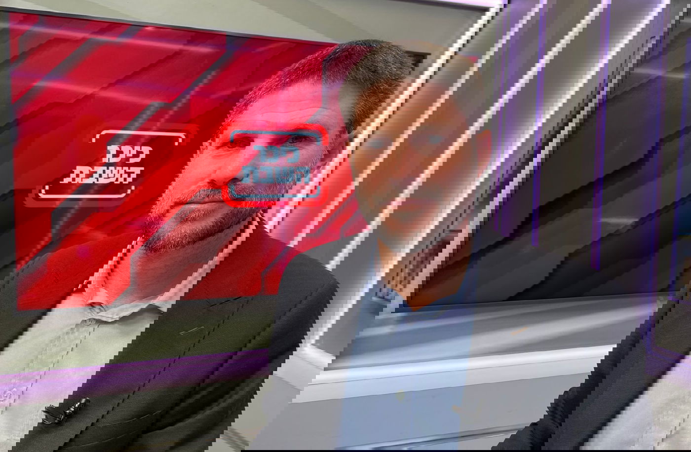 ח"כ בצלאל סמוטריץ באולפן 'כיכר השבת'