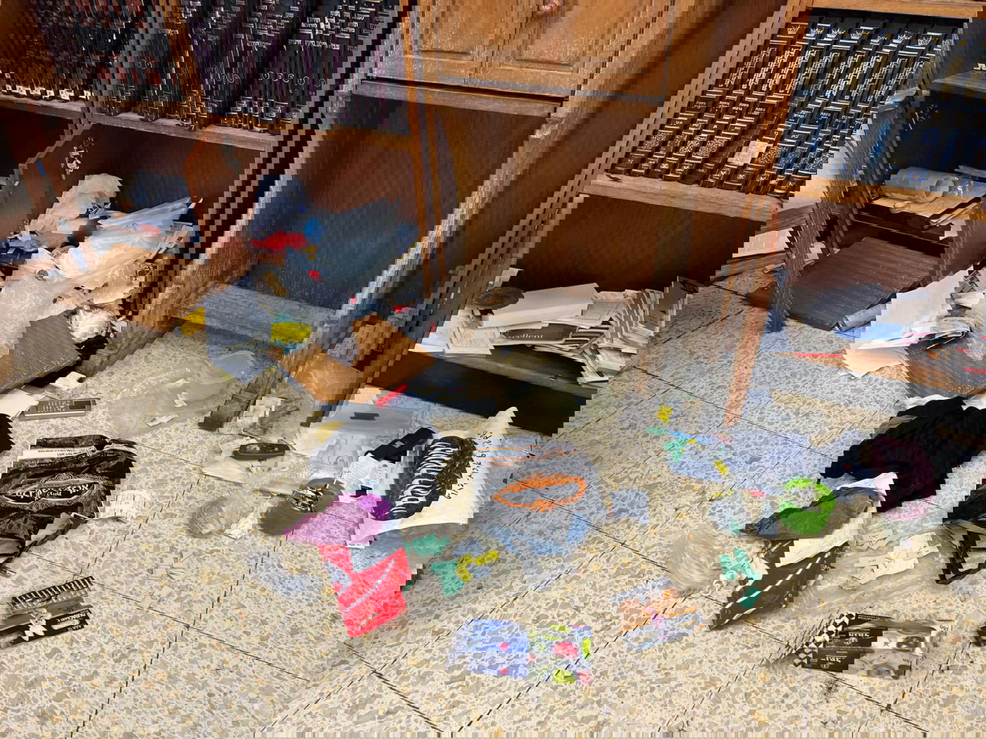 תיעוד: אלמונים פרצו לבית הכנסת 'בעלזא' בתל אביב