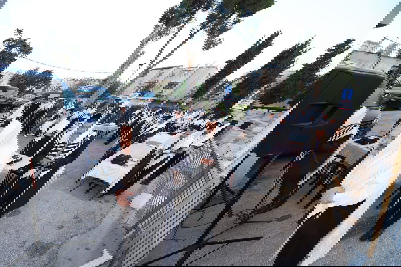 נתניהו, גנץ וסמוטריץ התפללו בכותל; שקד - בקבר רחל