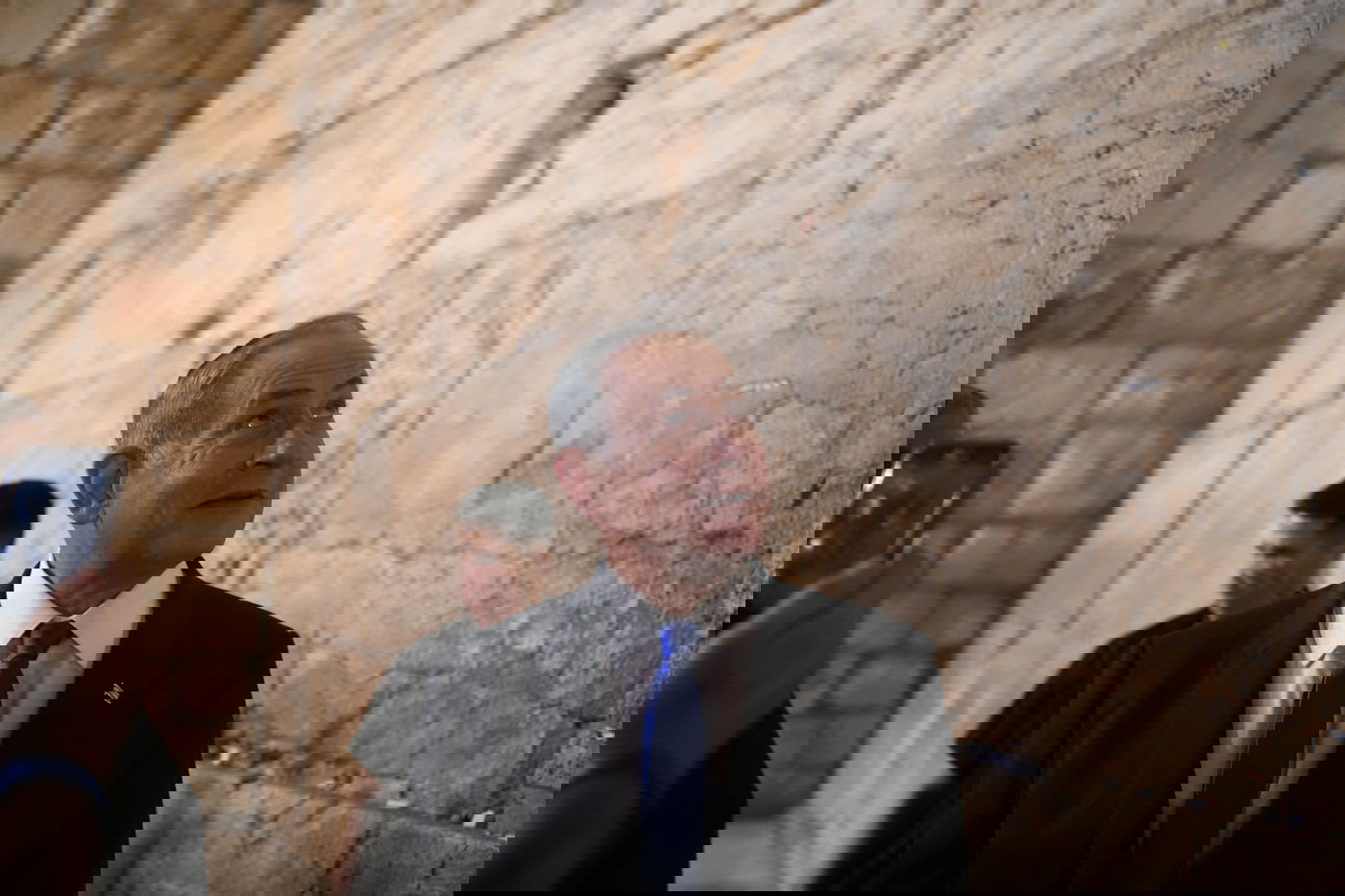 נתניהו, גנץ וסמוטריץ התפללו בכותל; שקד - בקבר רחל