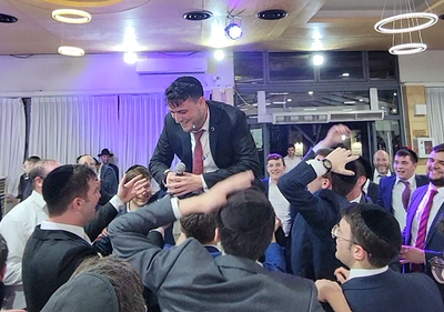 באמצע החתונה: חגיגת יומולדת לקובי ברומר