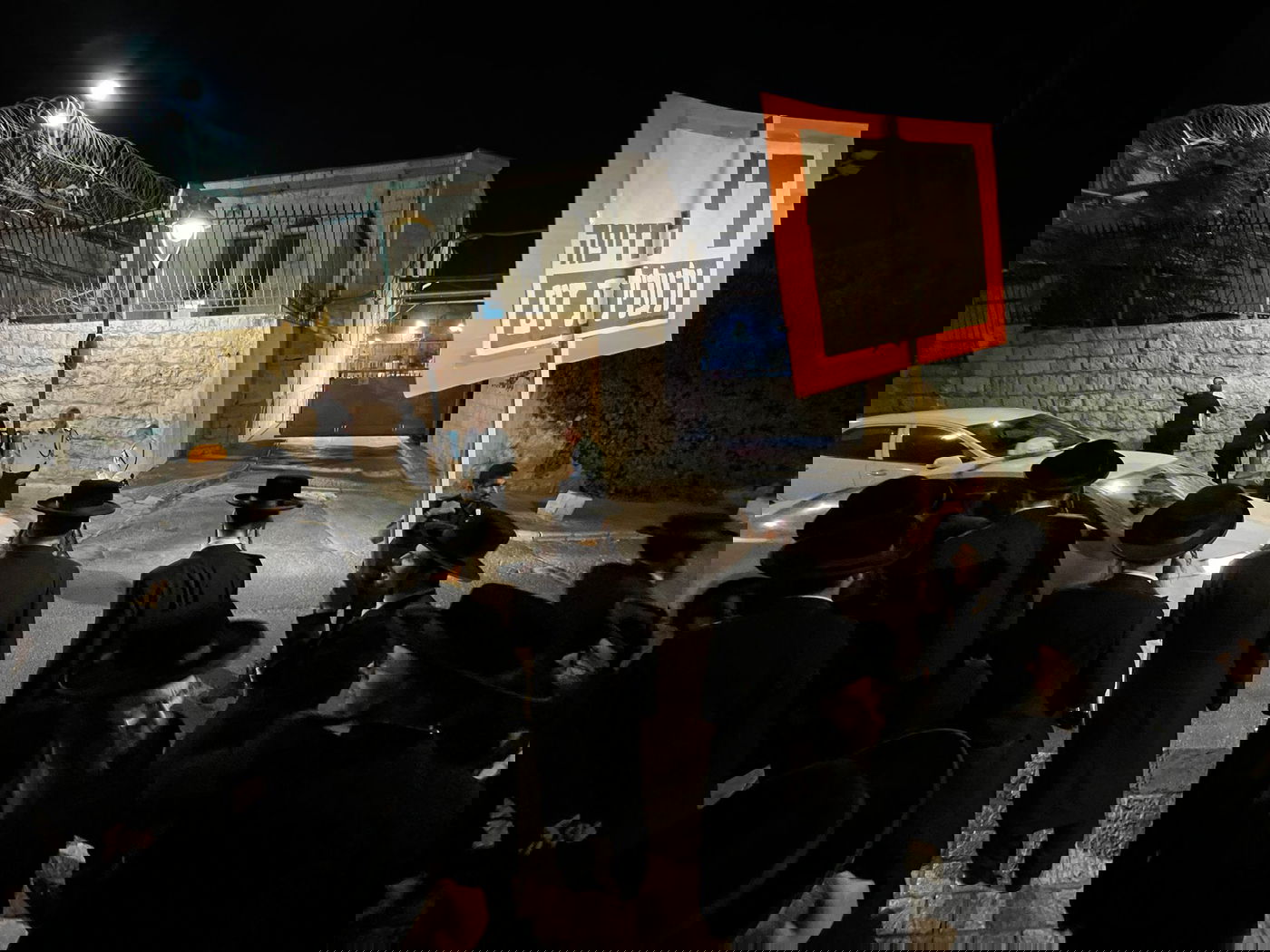 פרשים, אלות ובעיטות: שוב מחאה של קיצונים בירושלים