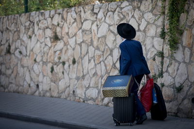 בחור ישיבה בדרך לישיבה | ארכיון