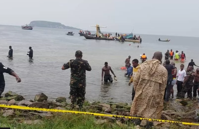 בתמונה: זנב המטוס מבצבץ