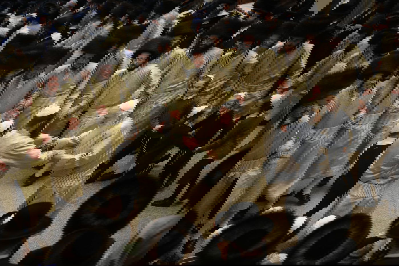 ריקודים בתולדות אהרן