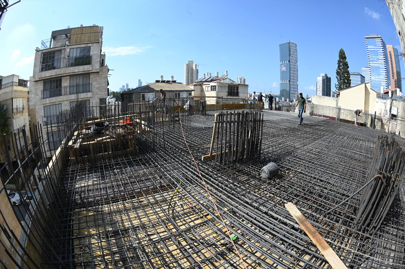 בחורי 'בית מתתיהו' רקדו עם ראש הישיבה - באתר הבנייה