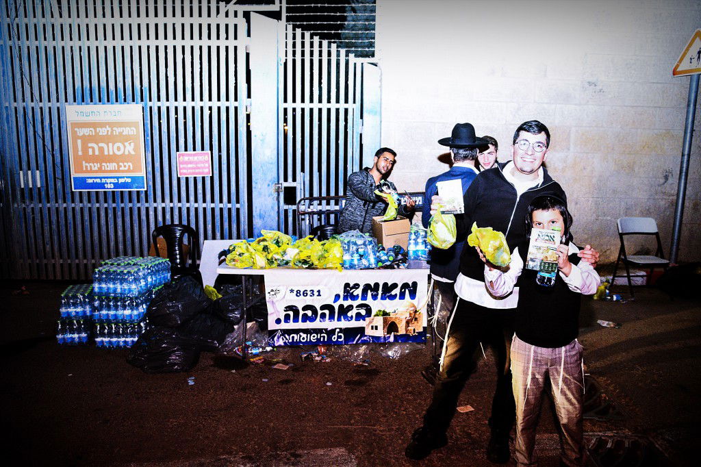 המונים פקדו את קברה של 'מאמע רחל' • תיעוד נרחב