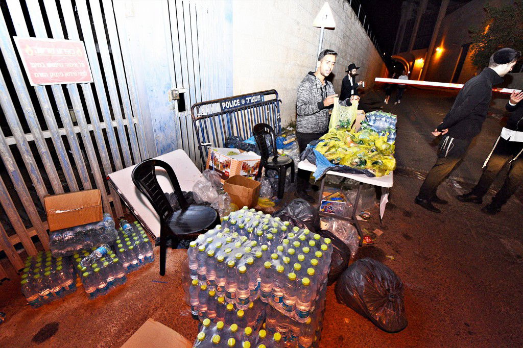 המונים פקדו את קברה של 'מאמע רחל' • תיעוד נרחב