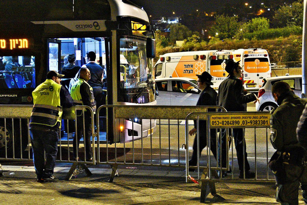 המונים פקדו את קברה של 'מאמע רחל' • תיעוד נרחב