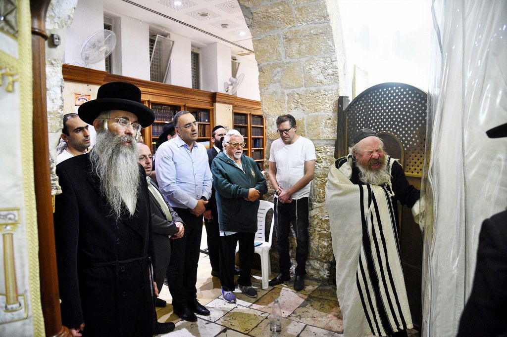 המונים פקדו את קברה של 'מאמע רחל' • תיעוד נרחב