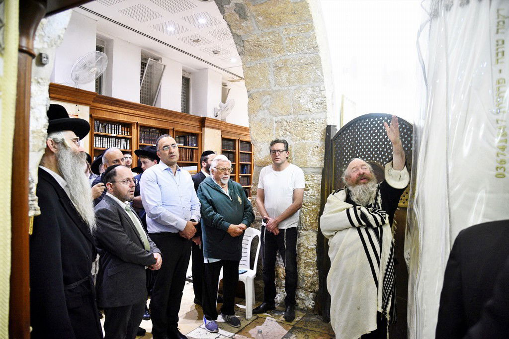 המונים פקדו את קברה של 'מאמע רחל' • תיעוד נרחב