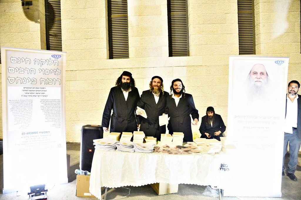 המונים פקדו את קברה של 'מאמע רחל' • תיעוד נרחב