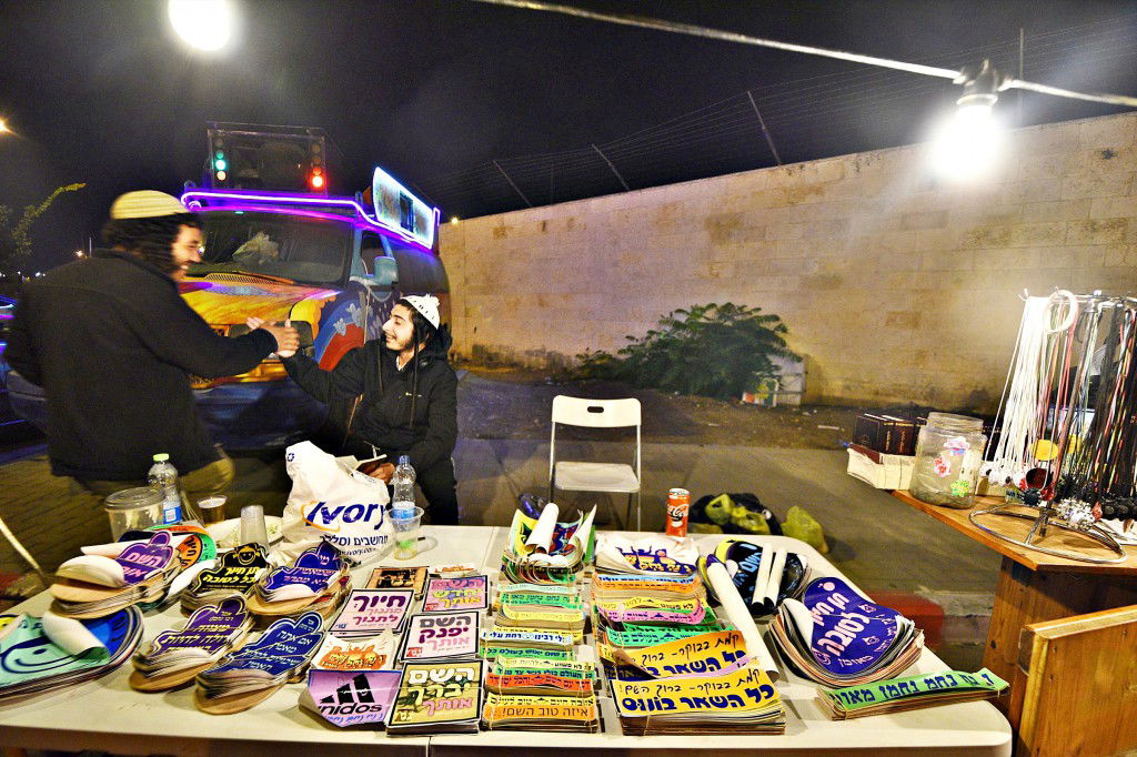 המונים פקדו את קברה של 'מאמע רחל' • תיעוד נרחב