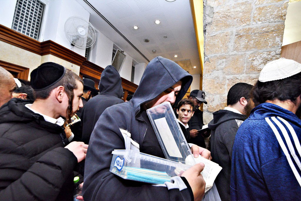 המונים פקדו את קברה של 'מאמע רחל' • תיעוד נרחב