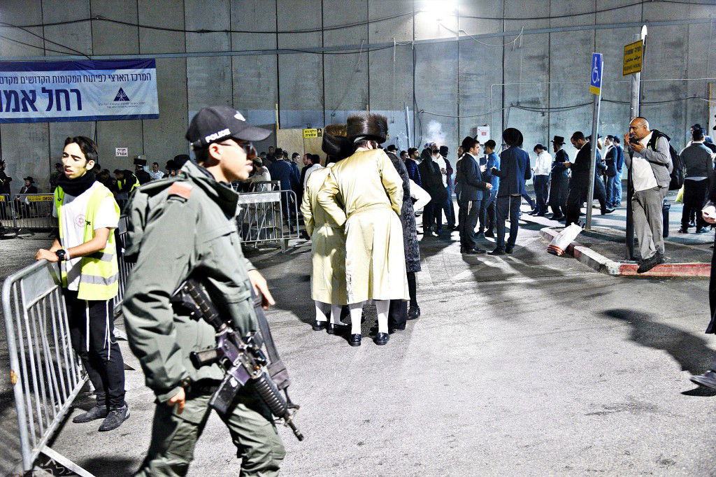 המונים פקדו את קברה של 'מאמע רחל' • תיעוד נרחב