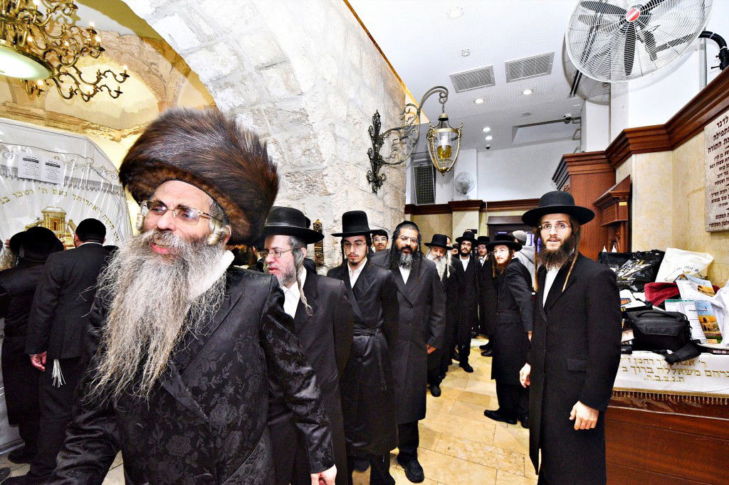 המונים פקדו את קברה של 'מאמע רחל' • תיעוד נרחב