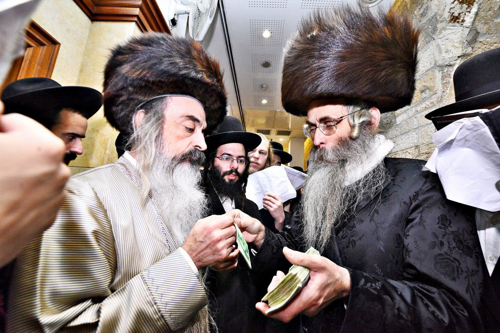 המונים פקדו את קברה של 'מאמע רחל' • תיעוד נרחב