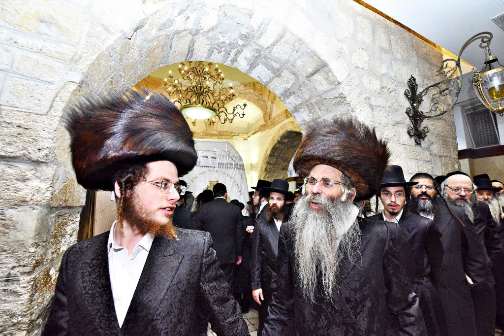 המונים פקדו את קברה של 'מאמע רחל' • תיעוד נרחב