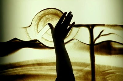 סיפור עם ציור בחול קצר ומרגש במיוחד עבורכם ועבור ילדכם