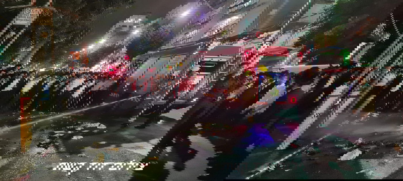 מחאה אלימה בבני ברק נגד חנות סלולר | תיעוד