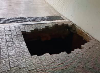 הבולען שנפער היום בחנייה