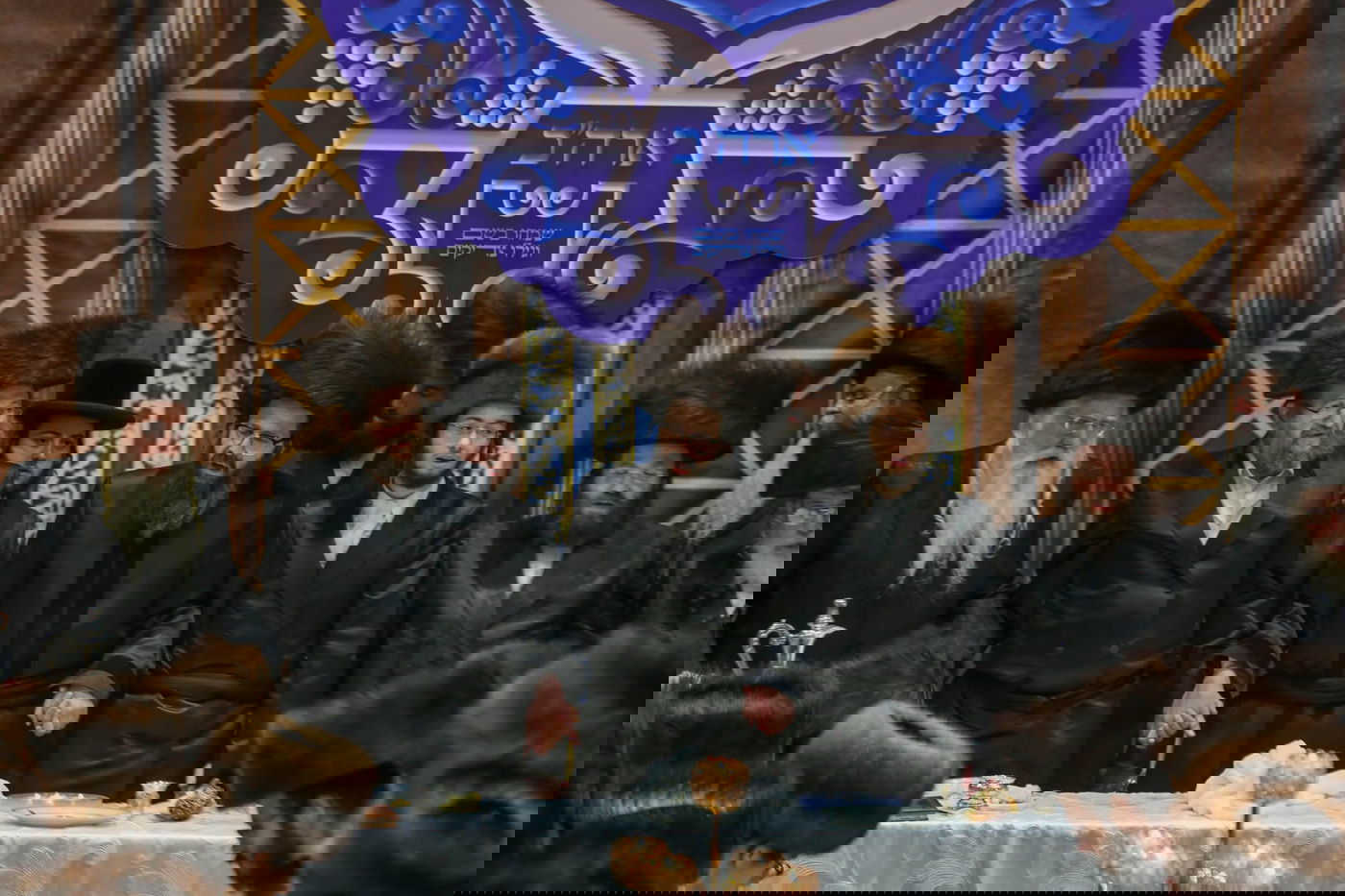 שמחת האירוסין לנכדי האדמו"רים מקרעטשניף וסקווירא