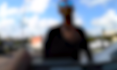 נהג עם טלפון ביד, נעצר - והתחזה בפני השוטר לאחר | צפו