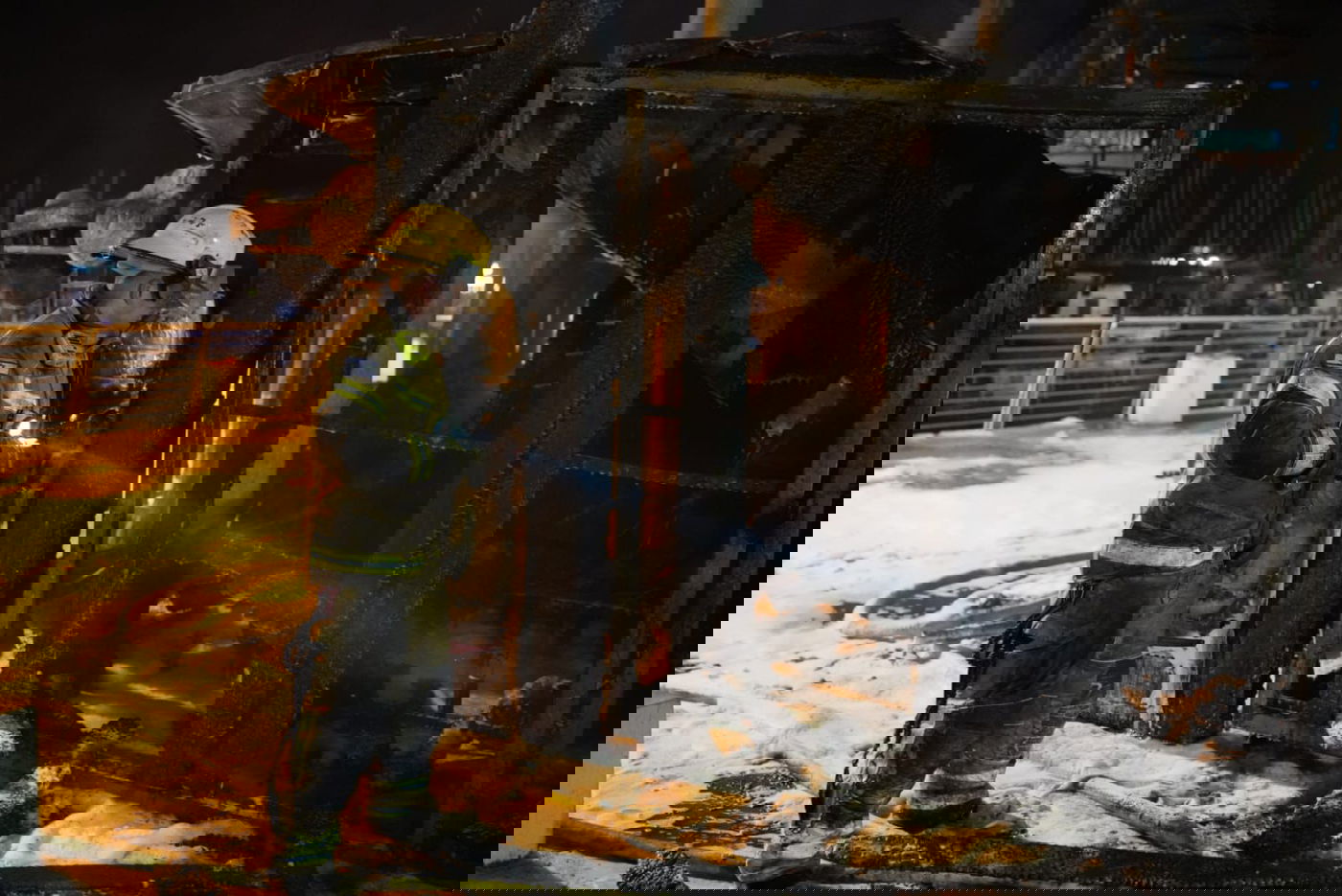 שריפה פרצה במרינה באשקלון; המשחקייה נשרפה כליל