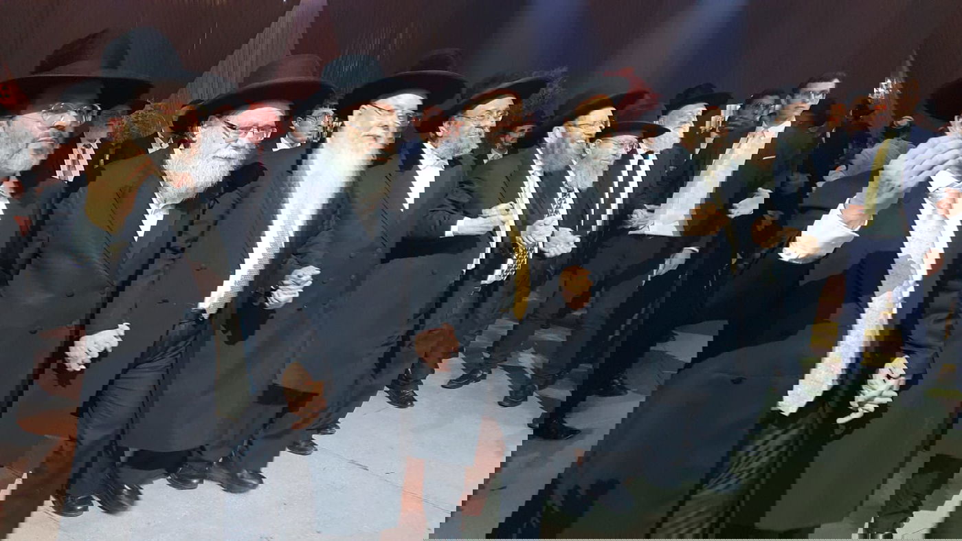 רב העיר אלעד חיתן את נכדו הראשון, אישי ציבור באו לברך