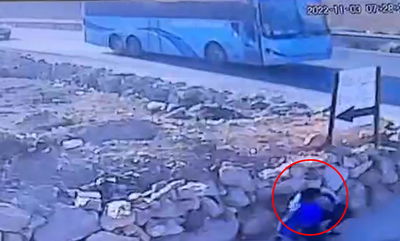 הפלסטיני מיידה אבנים