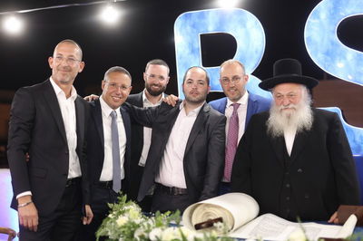 הכנסת ספר תורה למשרד הפרסום גל אורן לרנר