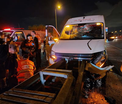 שמונה נשים נפצעו בינוני וקל בתאונה בכביש 1