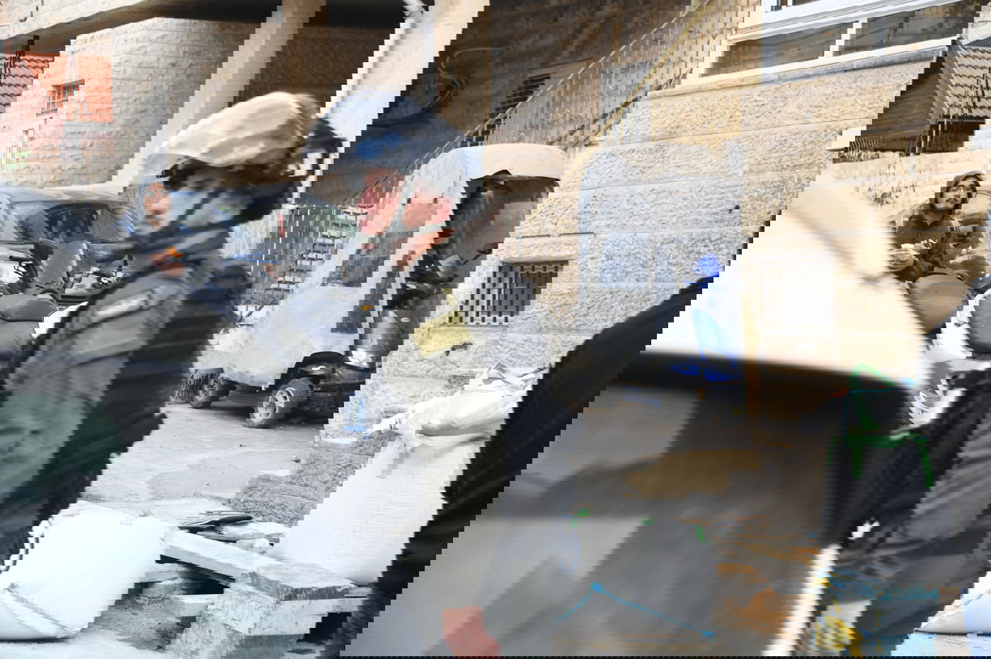 לאחר מרדף בכביש 90: נתפסו חשודים שניסו להבריח אקדחים